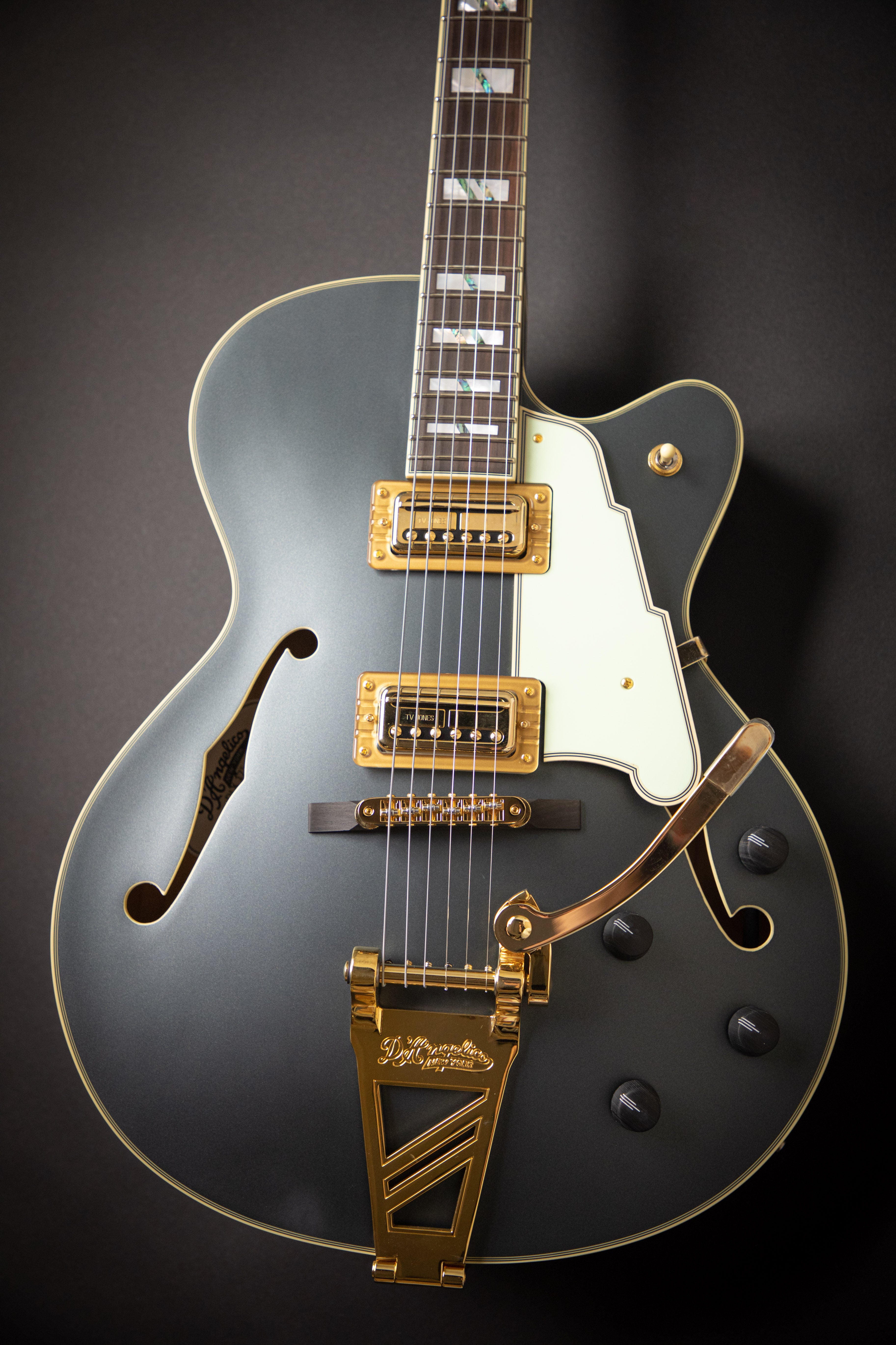 D'Angelico Deluxe 175 LE Matte Charcoal (W2003252) – Guitars Rebellion