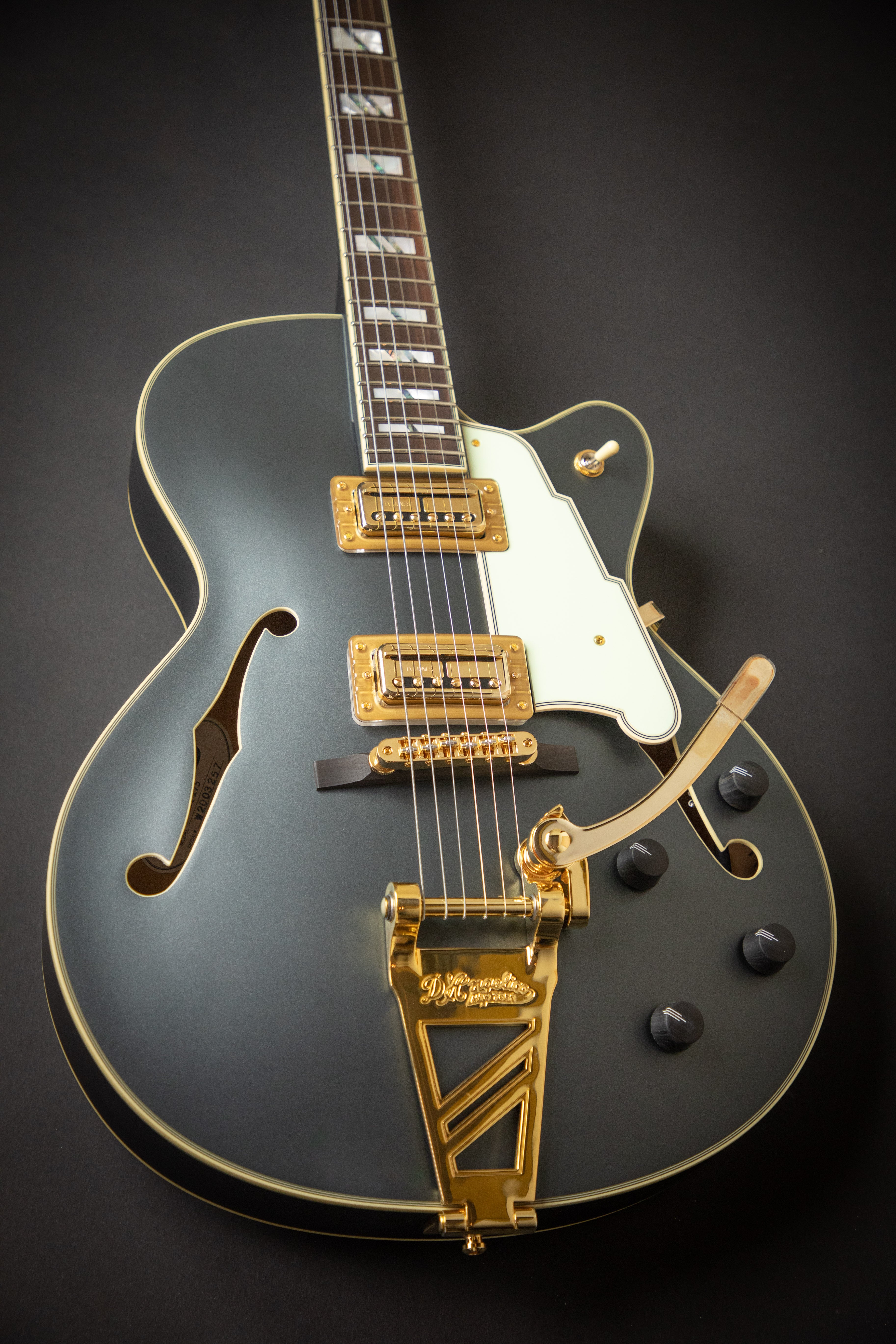 D'Angelico Deluxe 175 LE Matte Charcoal (W2003252) – Guitars Rebellion