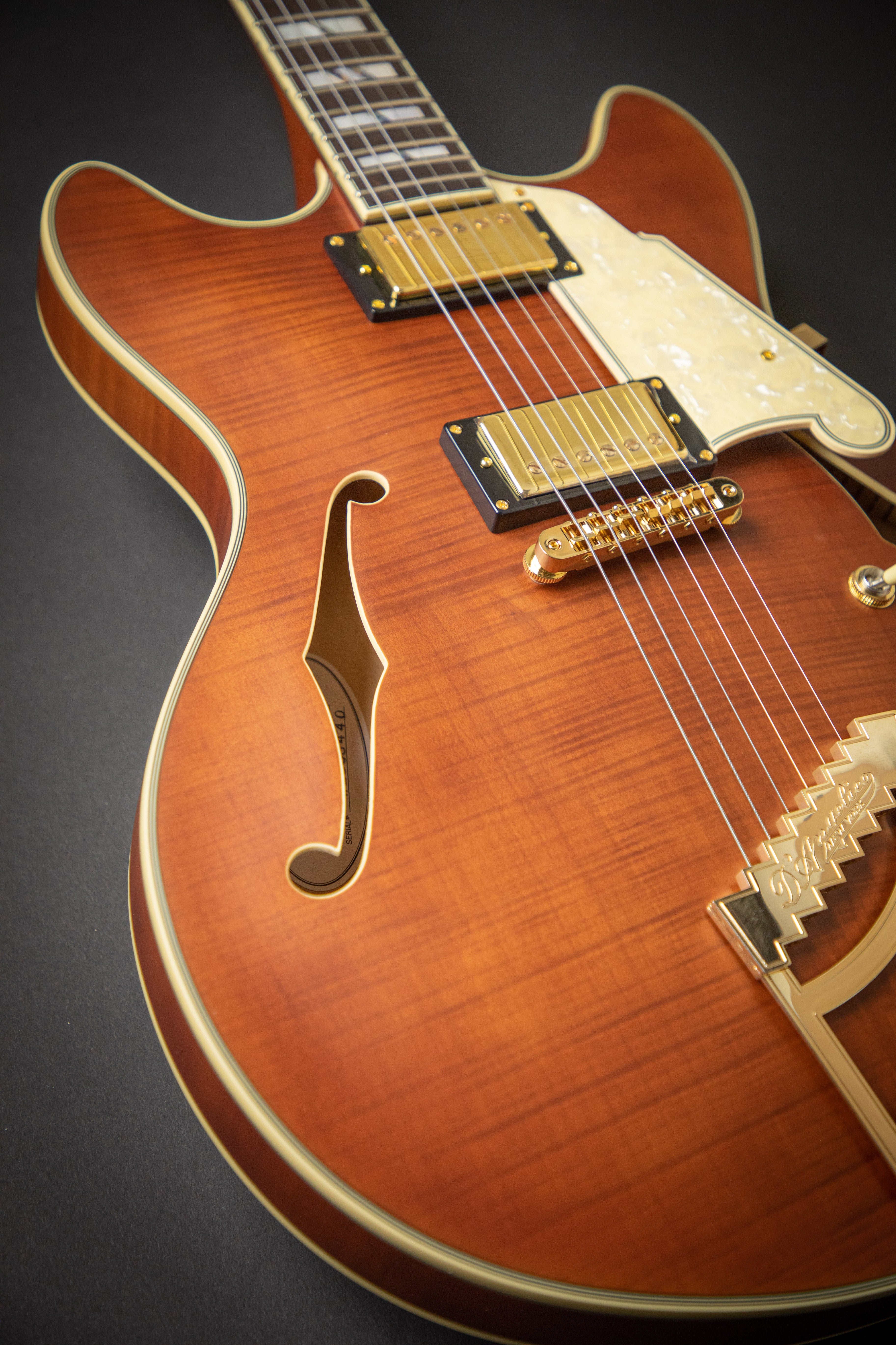 D'Angelico Deluxe DC LE Matte Walnut Stairstep (W2003440