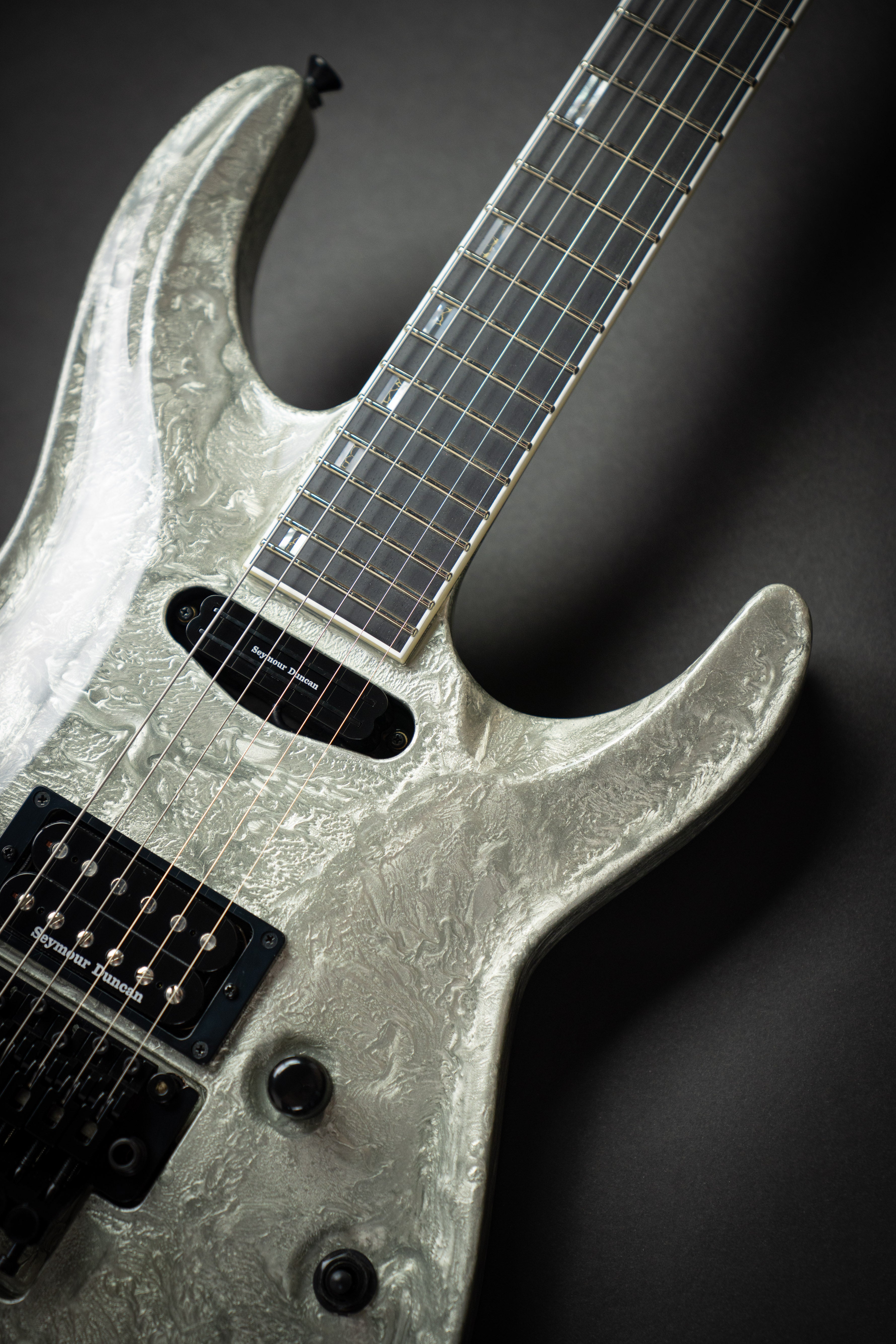 ESP Custom Shop Horizon-I Liquid Metal Silver (E4700222) – Guitars