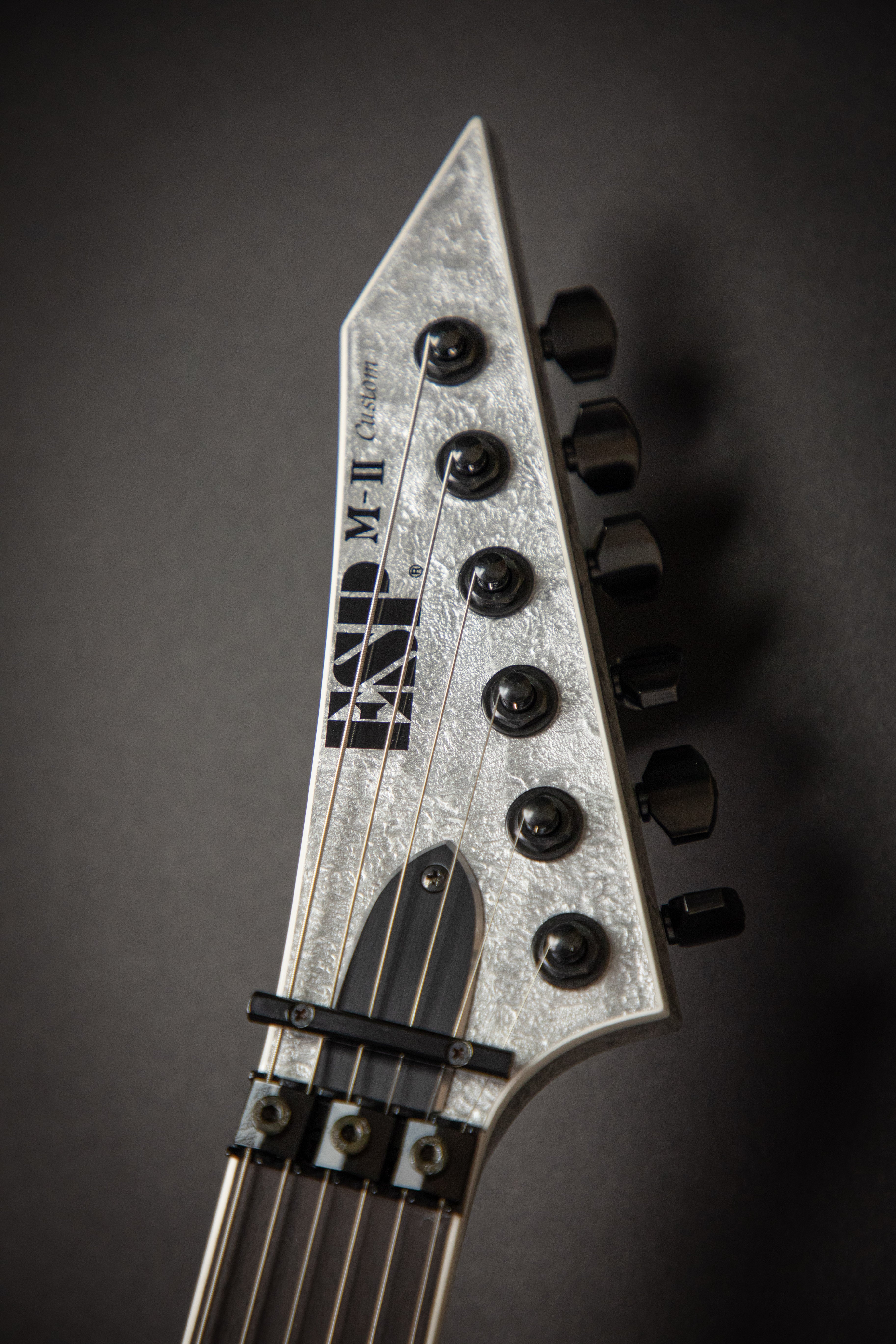ESP Custom Shop M-II CTM Liquid Metal Silver (E3421202) – Guitars