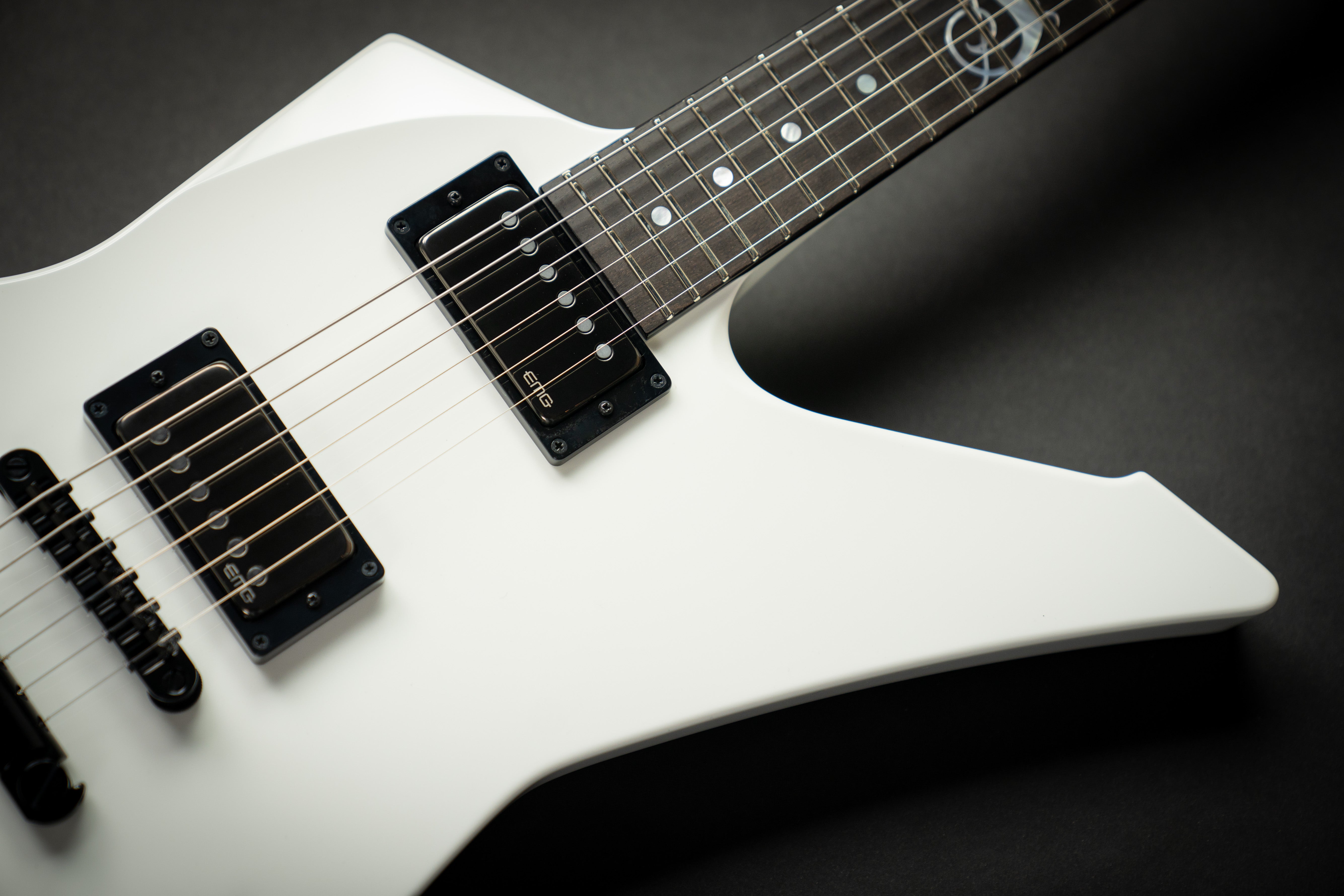 ESP Custom Shop Snakebyte White (E0131212) – Guitars Rebellion
