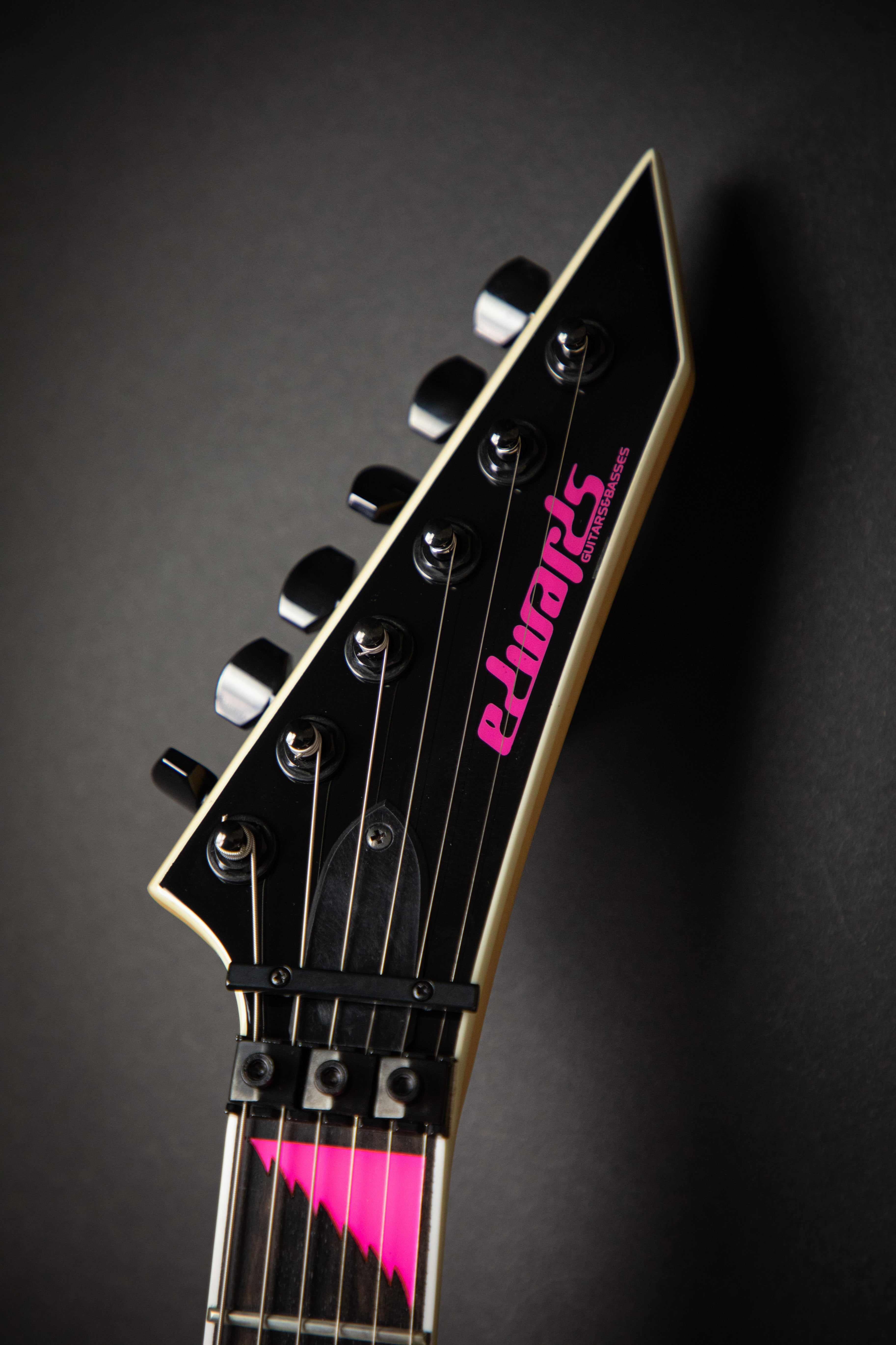 Edwards E-AL-166 Pink Sawtooth (ED2116494) – Guitars Rebellion