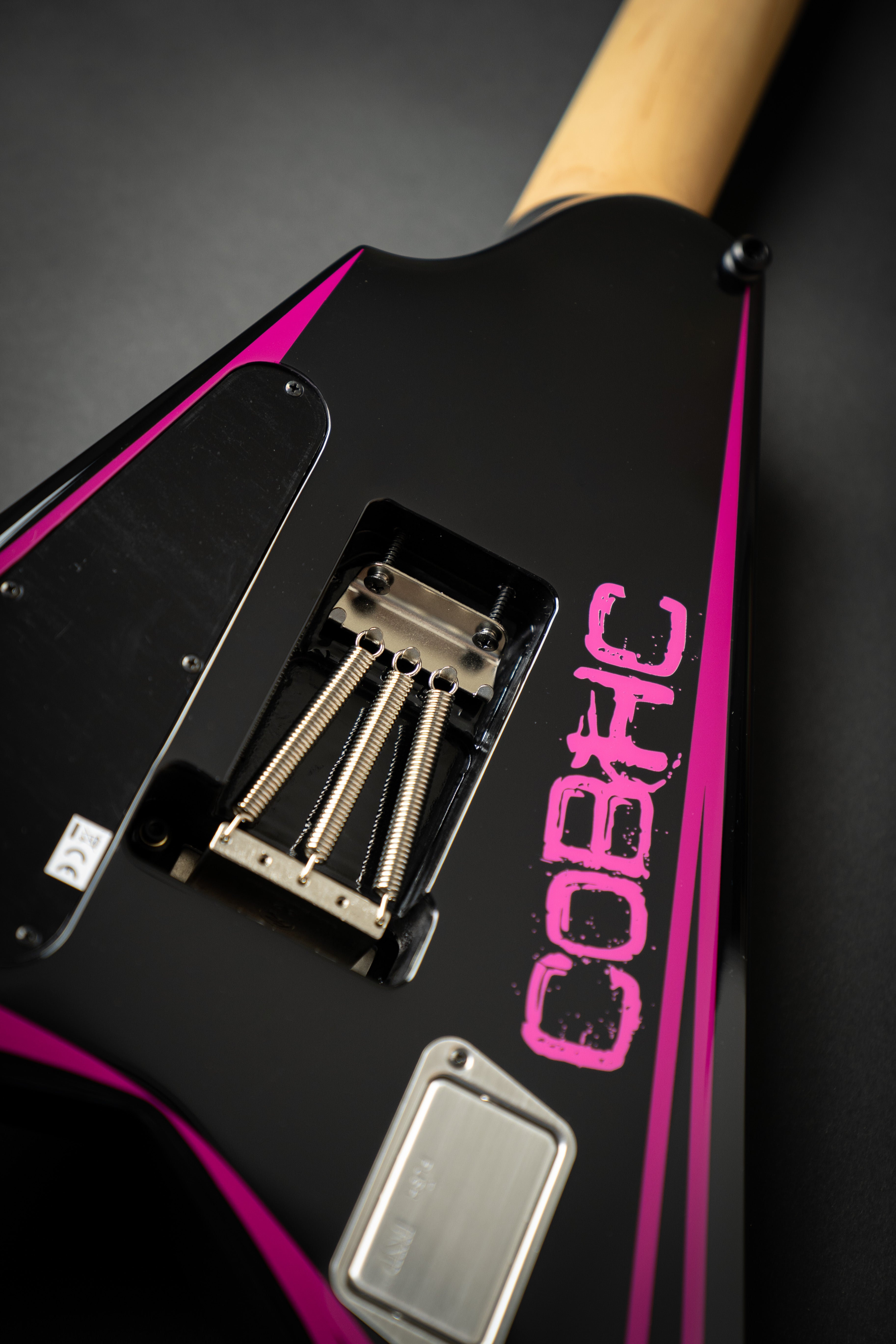 Edwards E-AL-166 Pink Sawtooth (ED2116494) – Guitars Rebellion