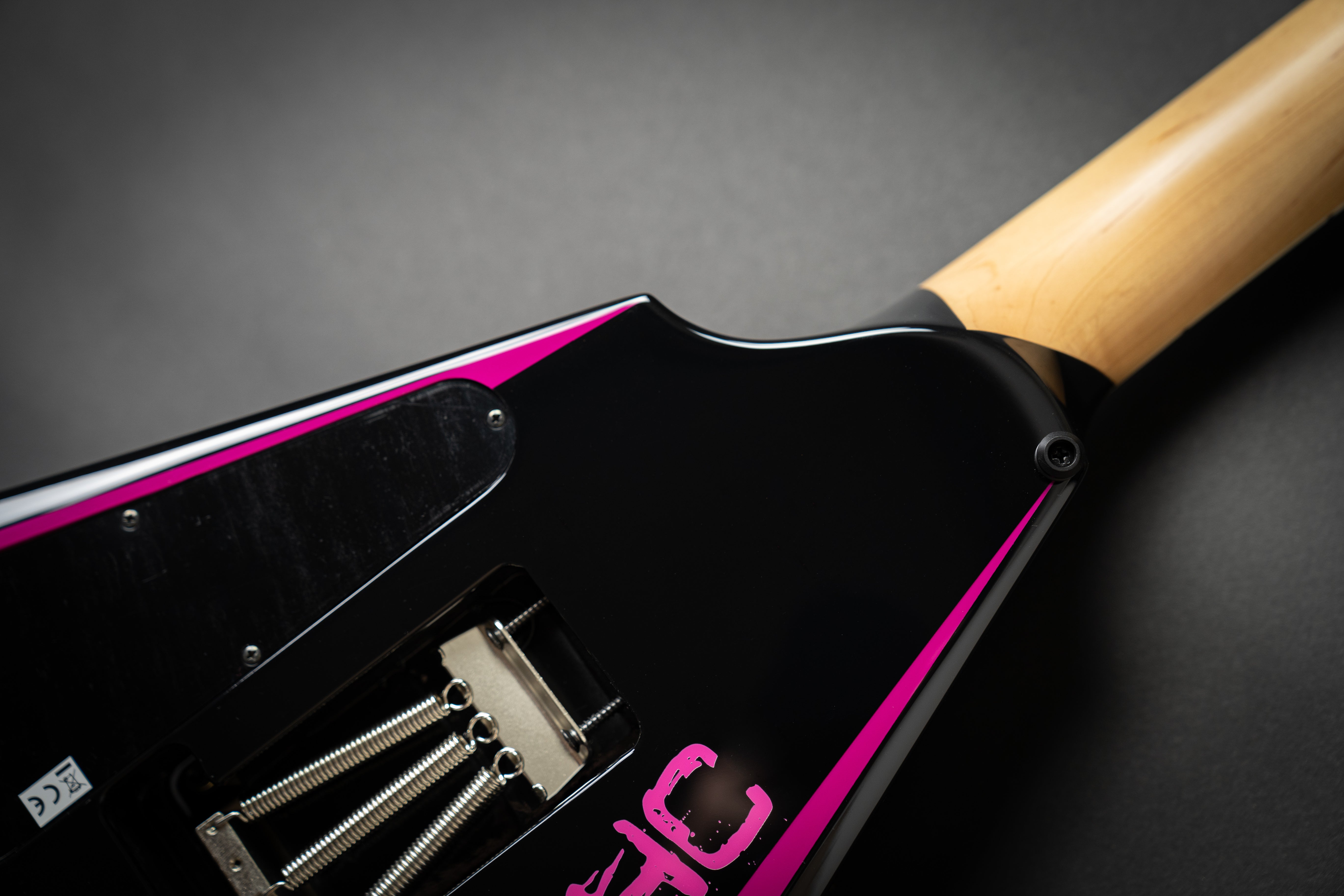 Edwards E-AL-166 Pink Sawtooth (ED2116494) – Guitars Rebellion