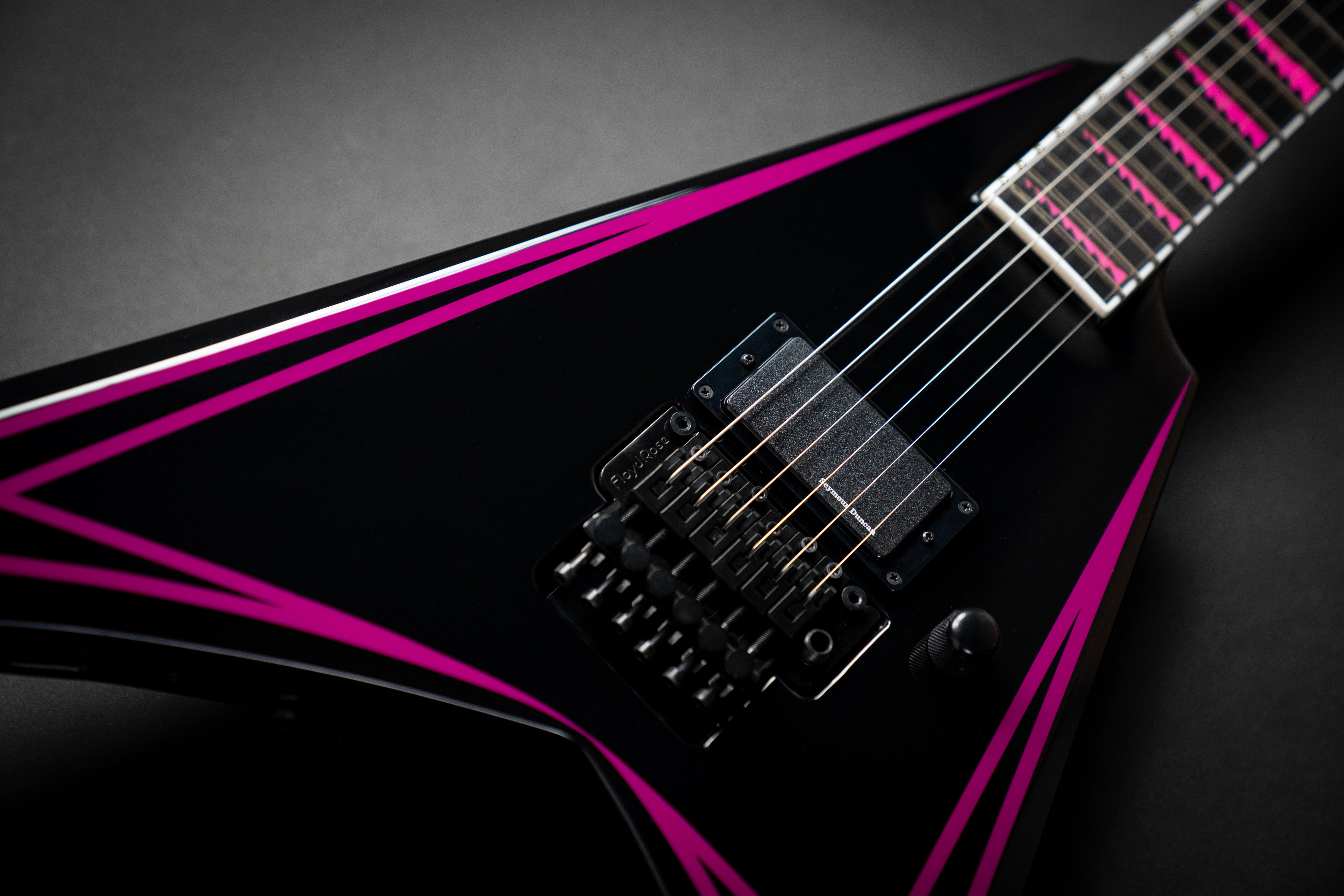 Edwards E-Alexi Pink Sawtooth (ED2203175) – Guitars Rebellion