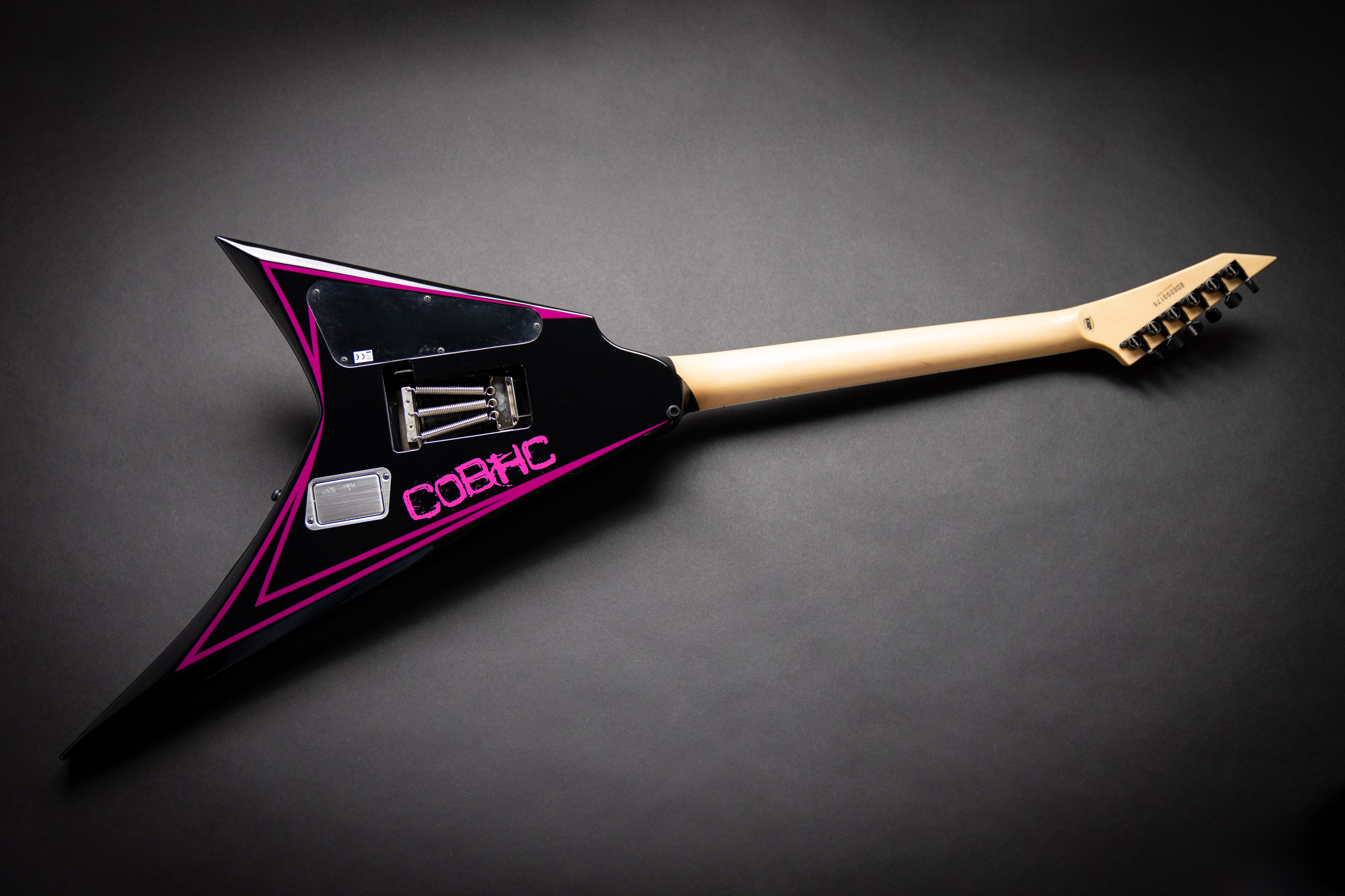Edwards E-Alexi Pink Sawtooth (ED2203175) – Guitars Rebellion