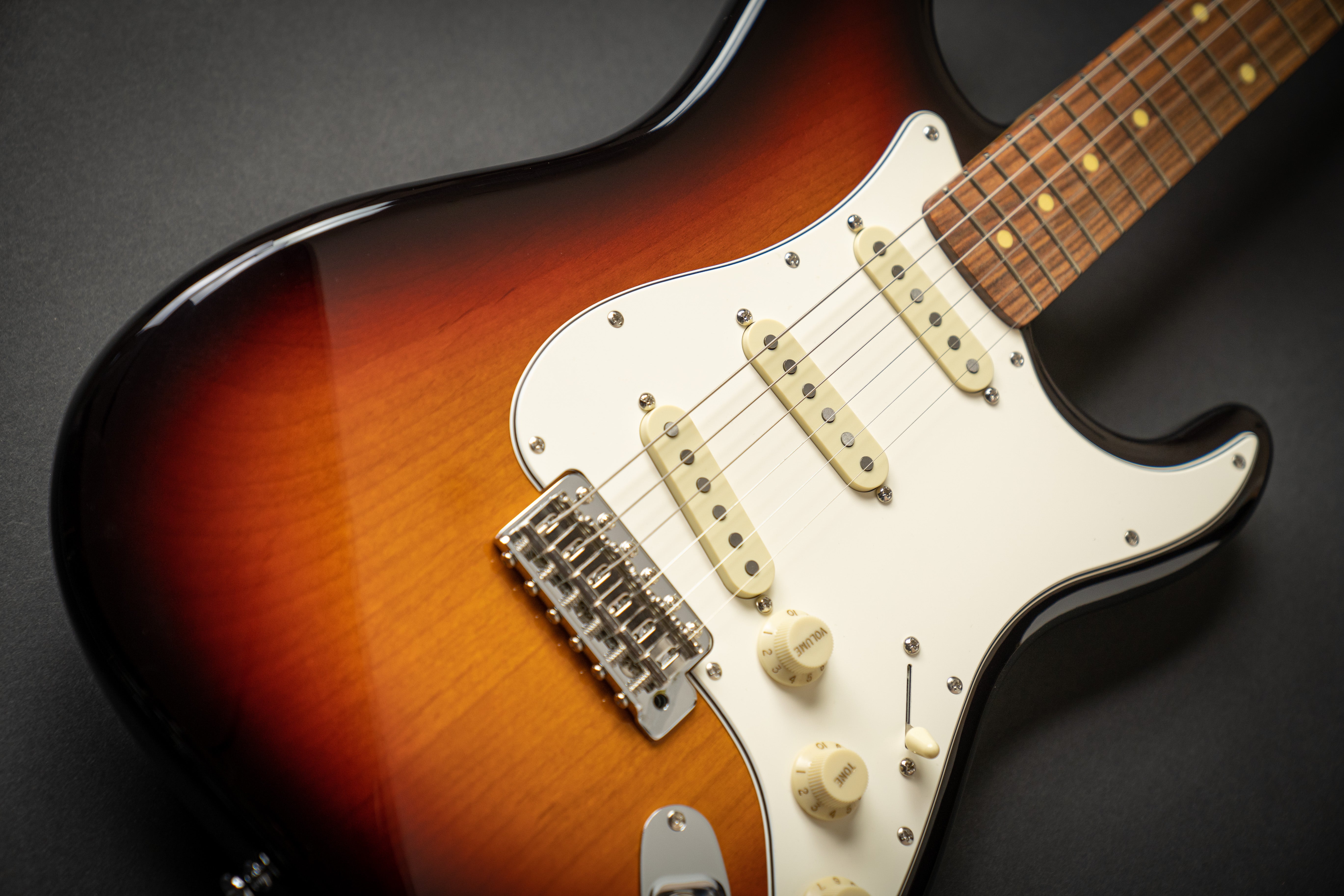 Edwards E-ST-90ALR 3 Tone Sunburst (ED2051653P) – Guitars Rebellion