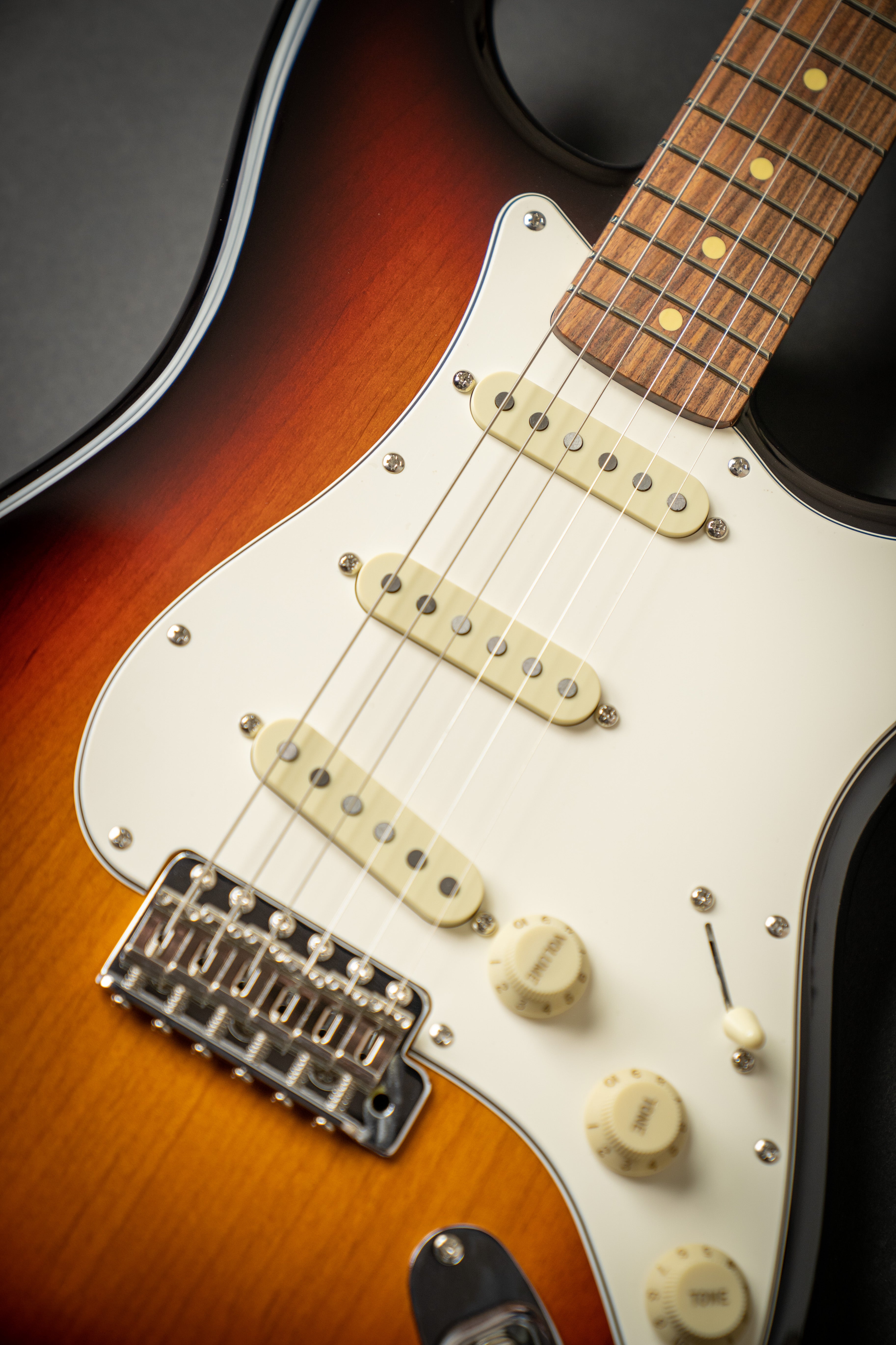 Edwards E-ST-90ALR 3 Tone Sunburst (ED2051653P) – Guitars Rebellion