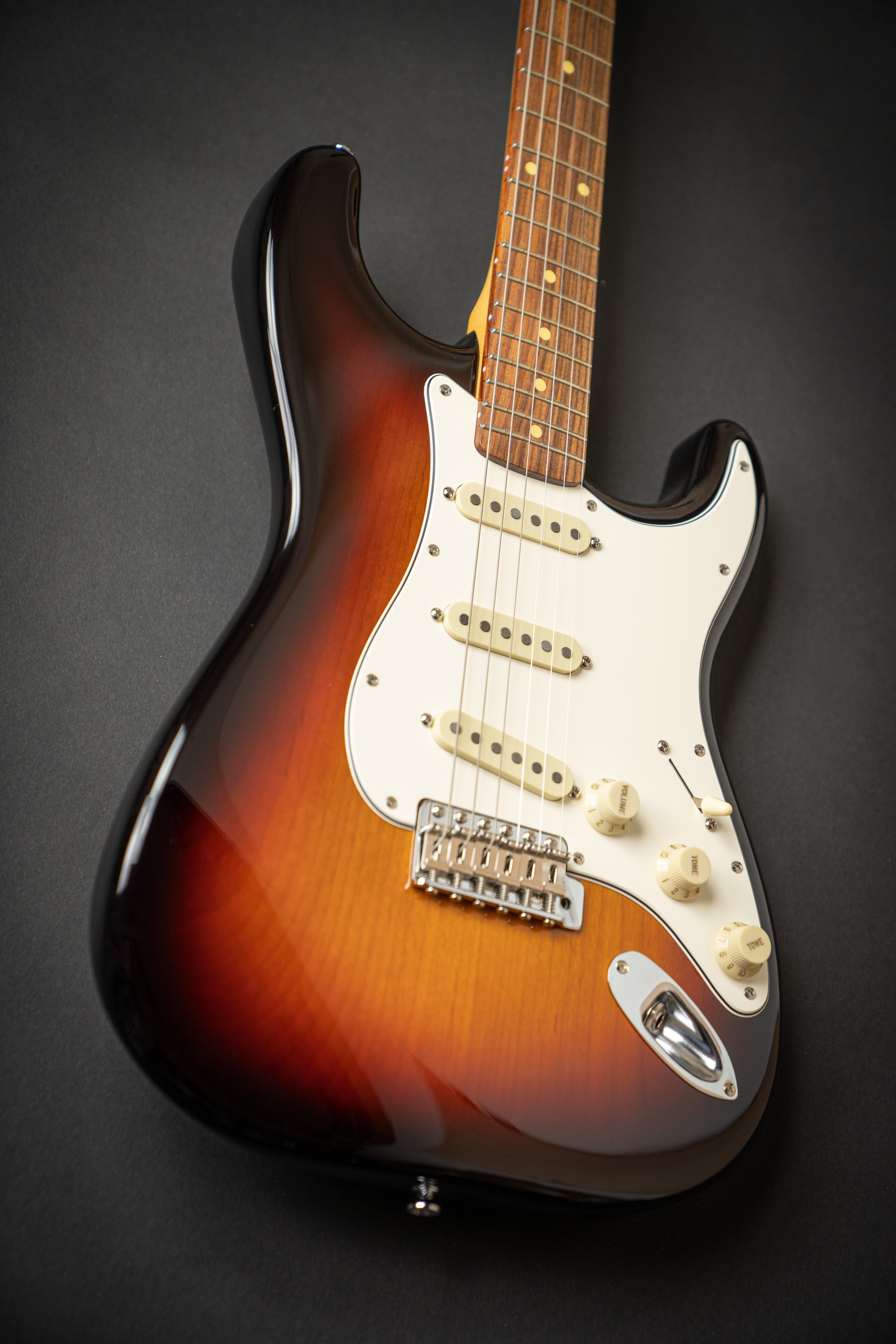 Edwards E-ST-90ALR 3 Tone Sunburst (ED2051653P) – Guitars Rebellion