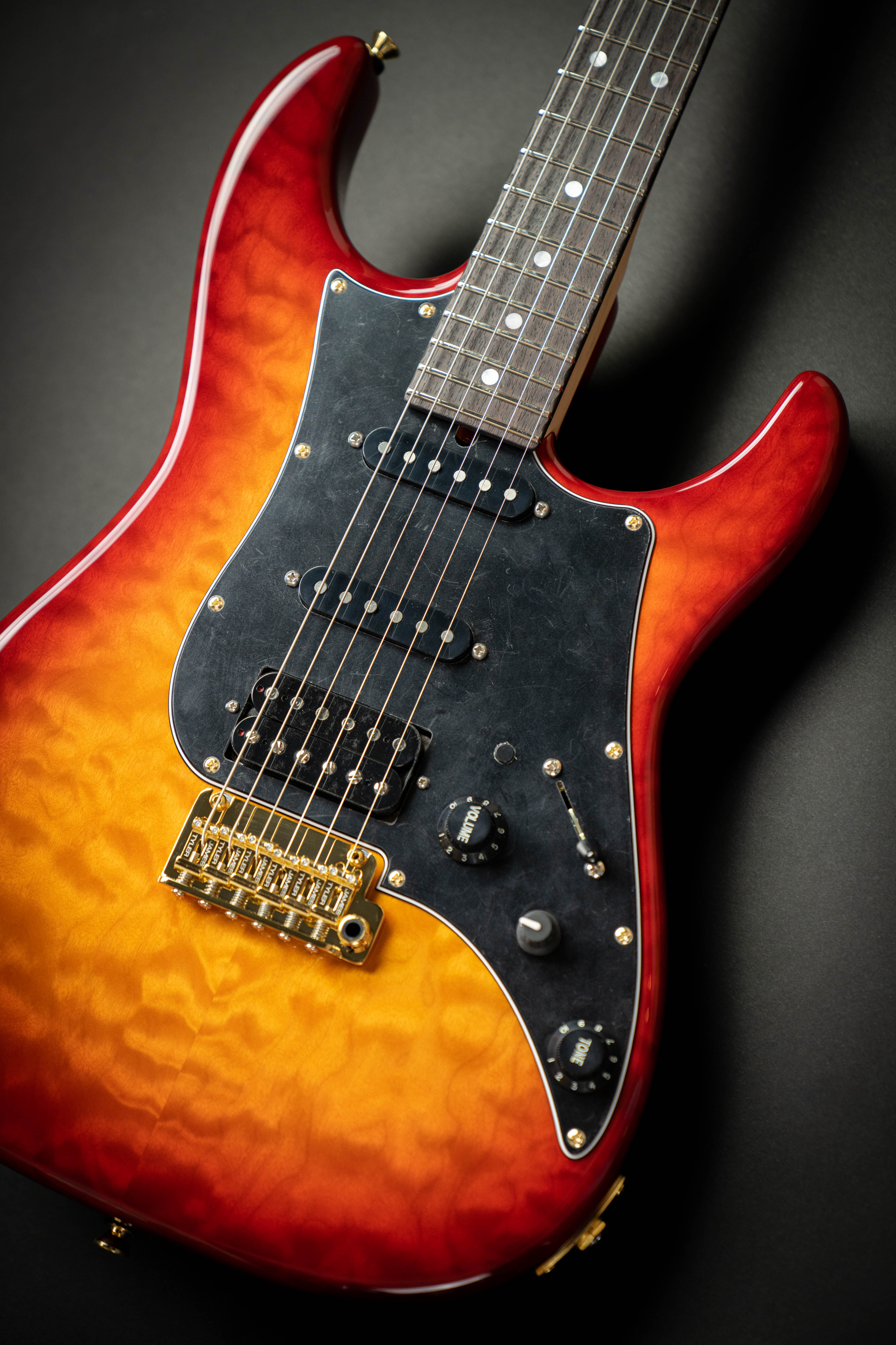 James Tyler Japan Studio Elite HD QM Cherry Sunburst (J23006
