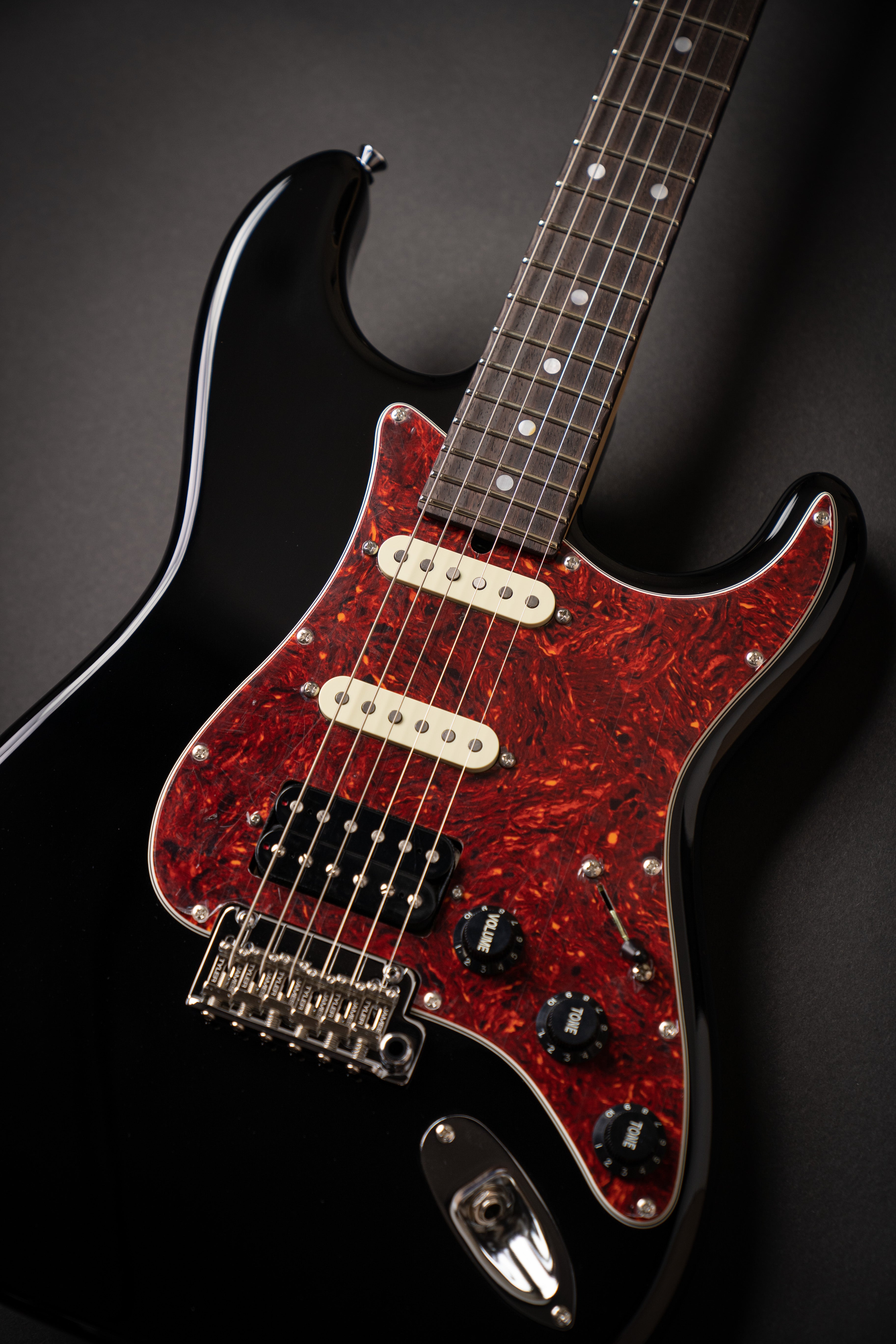 ギター James Tyler Japan The Black Classic James Tyler Japan The Black Classic (J21078) – Guitars Rebellion