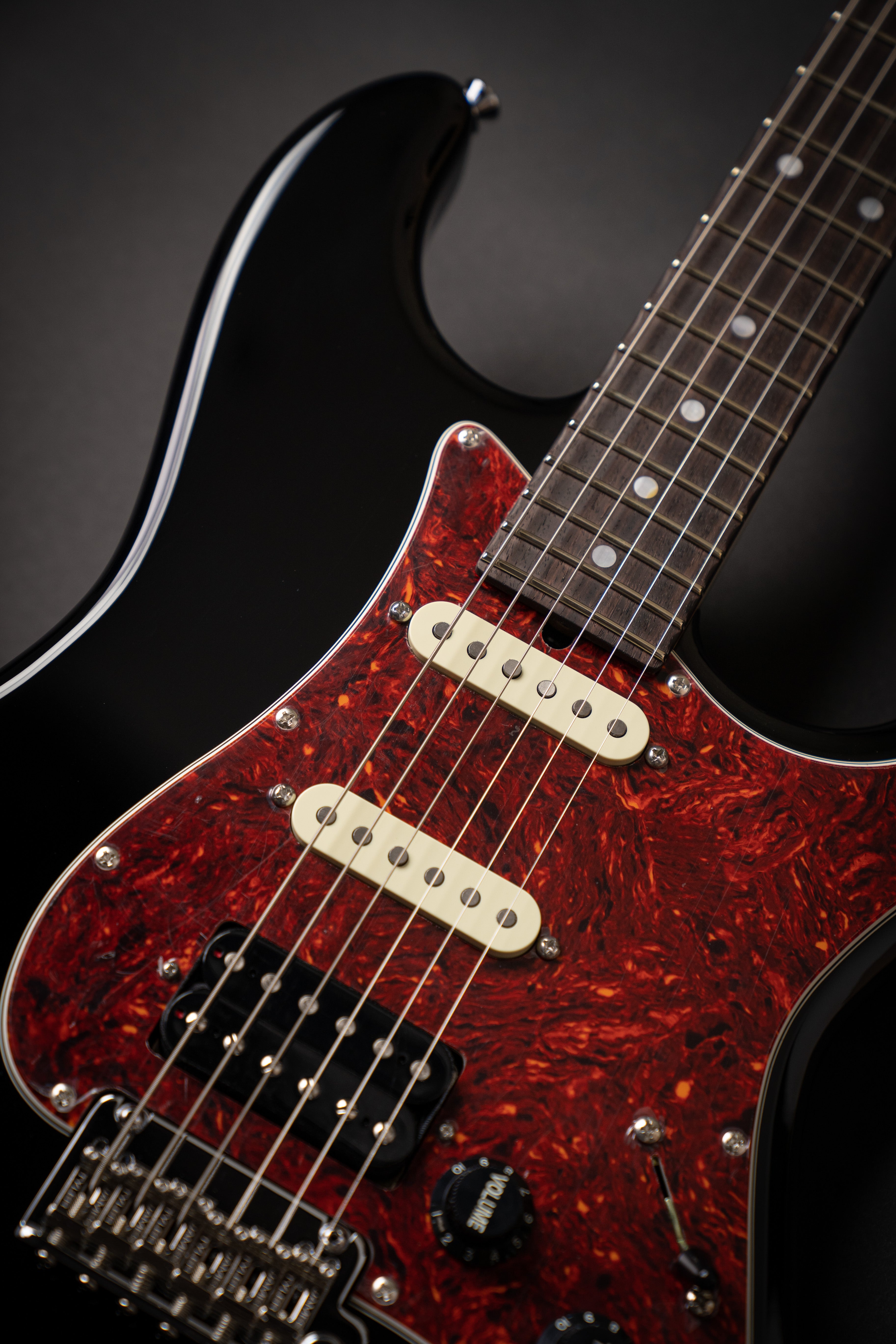 ギター James Tyler Classic USA James Tyler Japan The Black Classic (J21078) – Guitars Rebellion