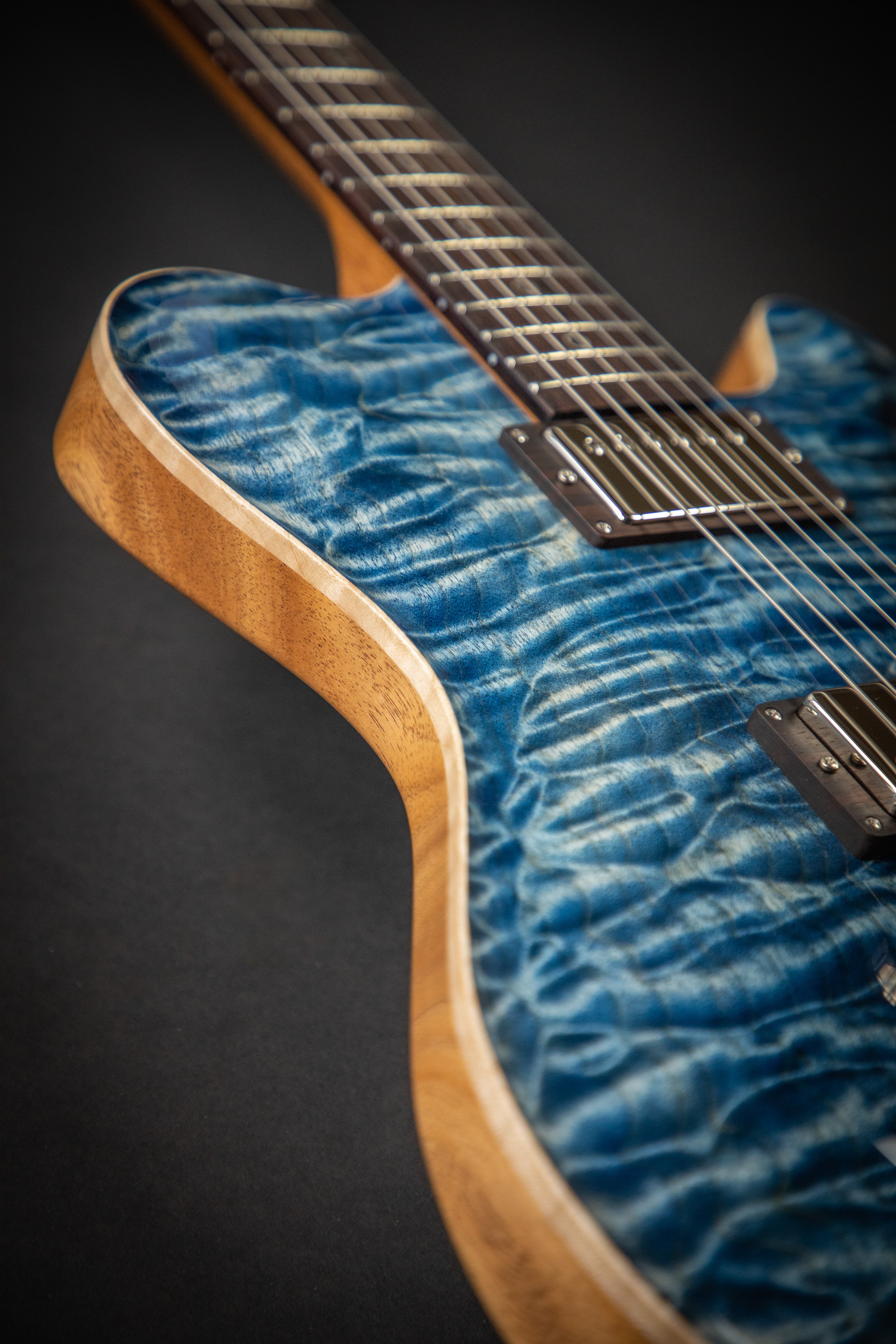 Nik Huber Dolphin II QM Atlantic Blue (82788) – Guitars Rebellion