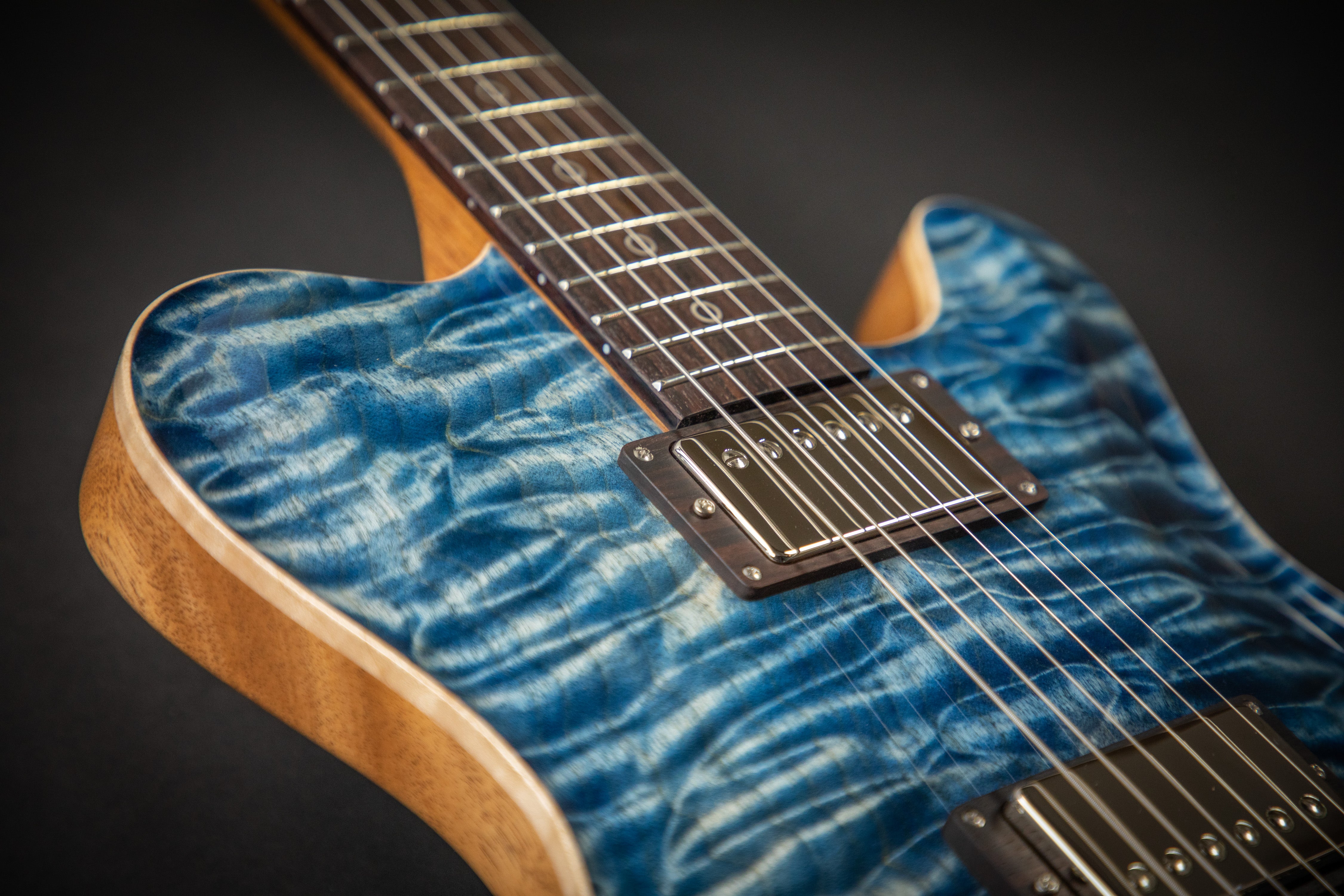 Nik Huber Dolphin II QM Atlantic Blue (82788) – Guitars Rebellion