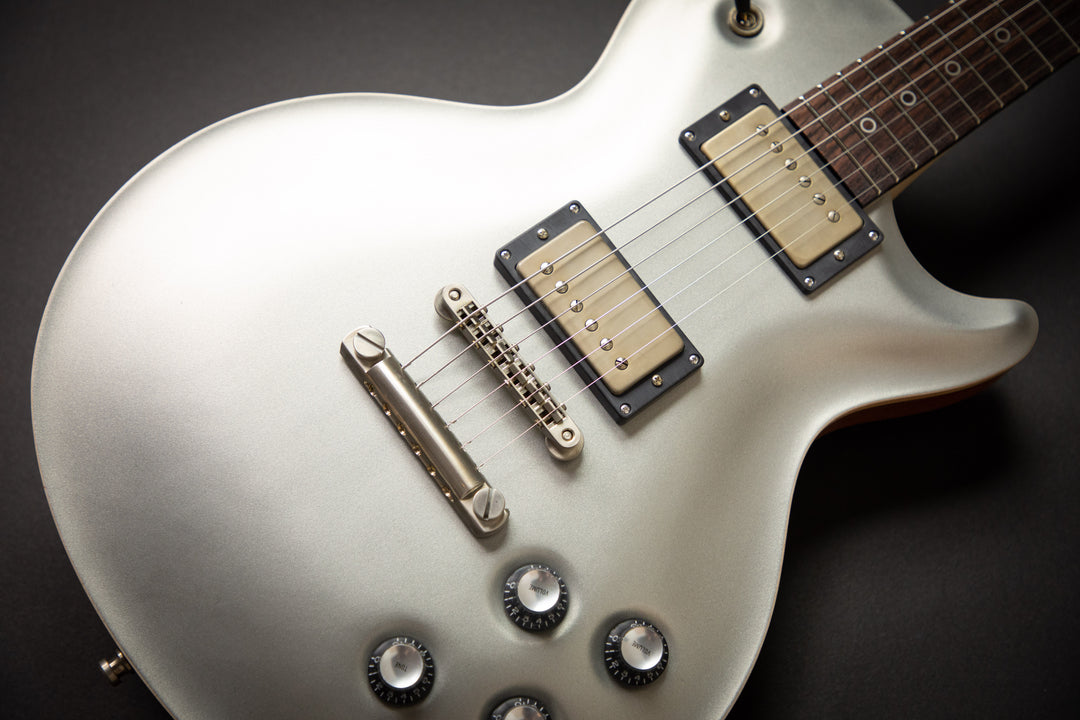 Orca Worn Platinum Silver Exp Curly Maple Neck (03372)
