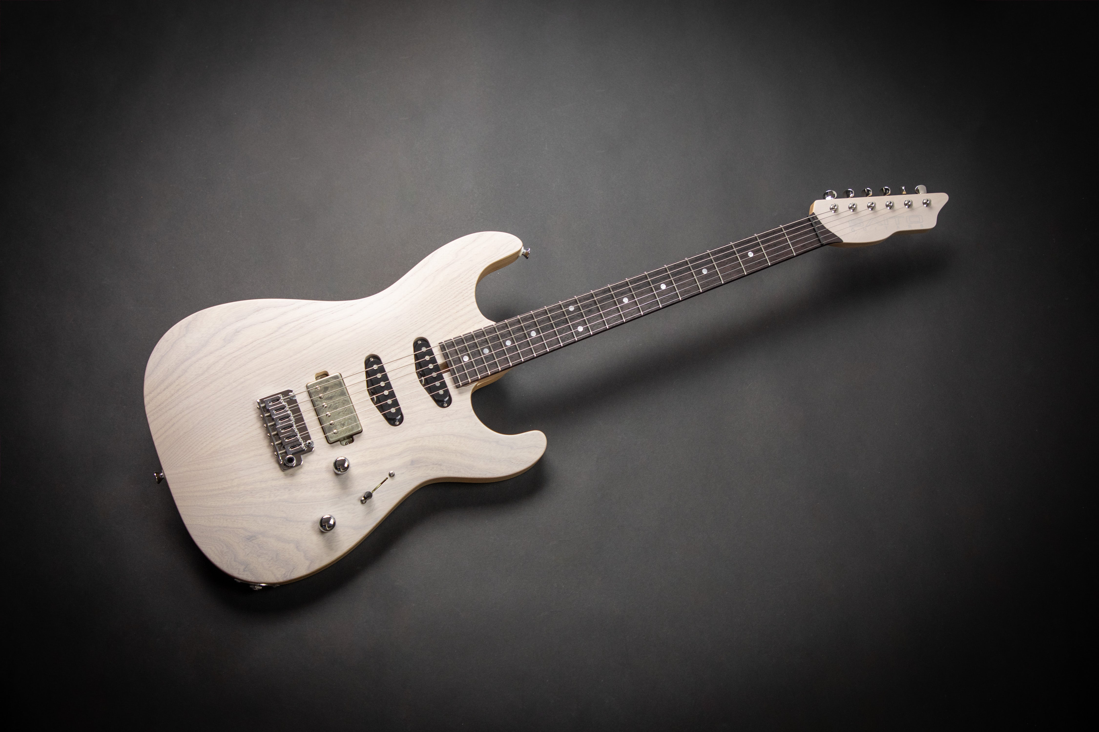 Saito S-622 Custom Trans White (191016) – Guitars Rebellion