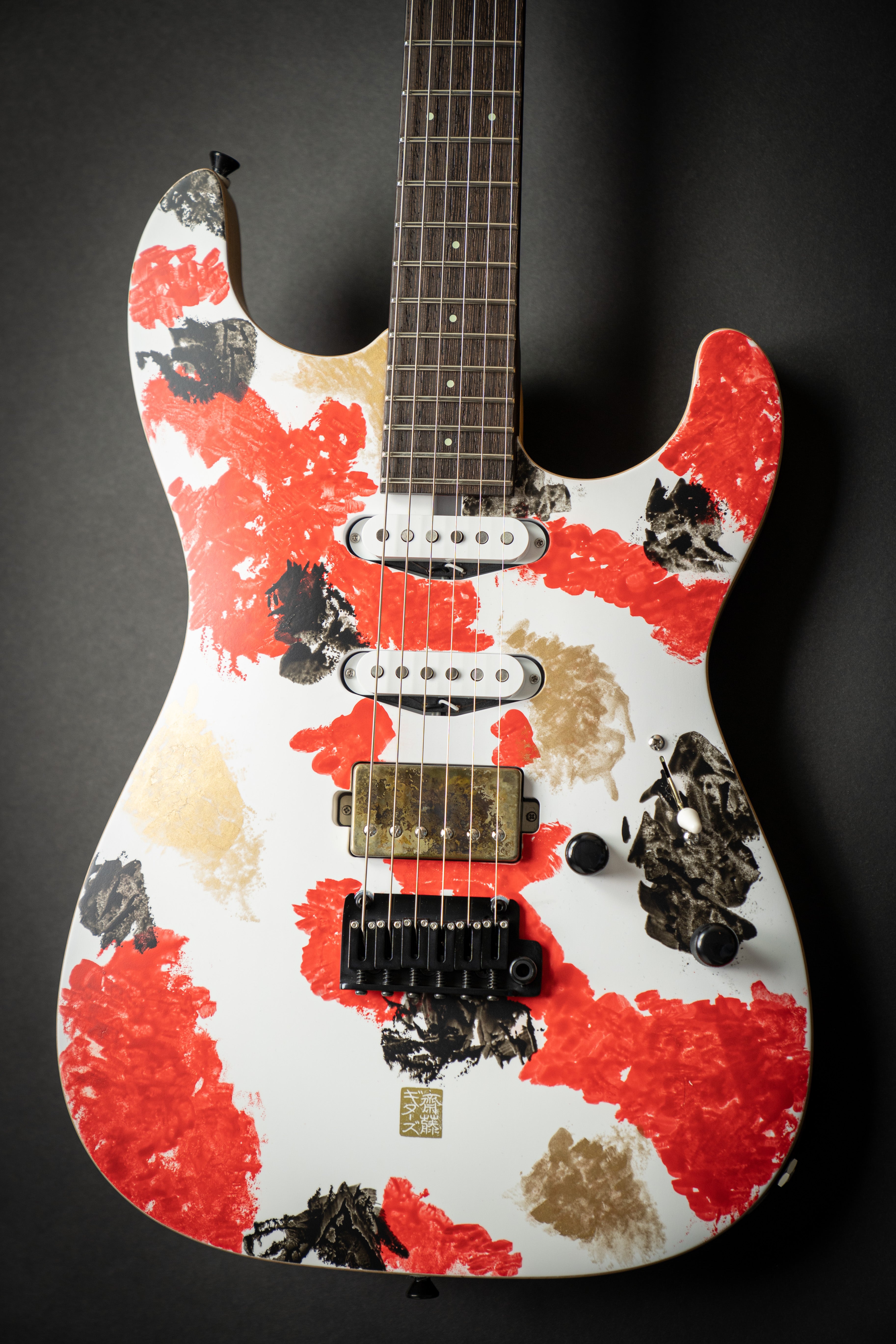 SAITO GUITARS Modern String Instrument Manufacturer