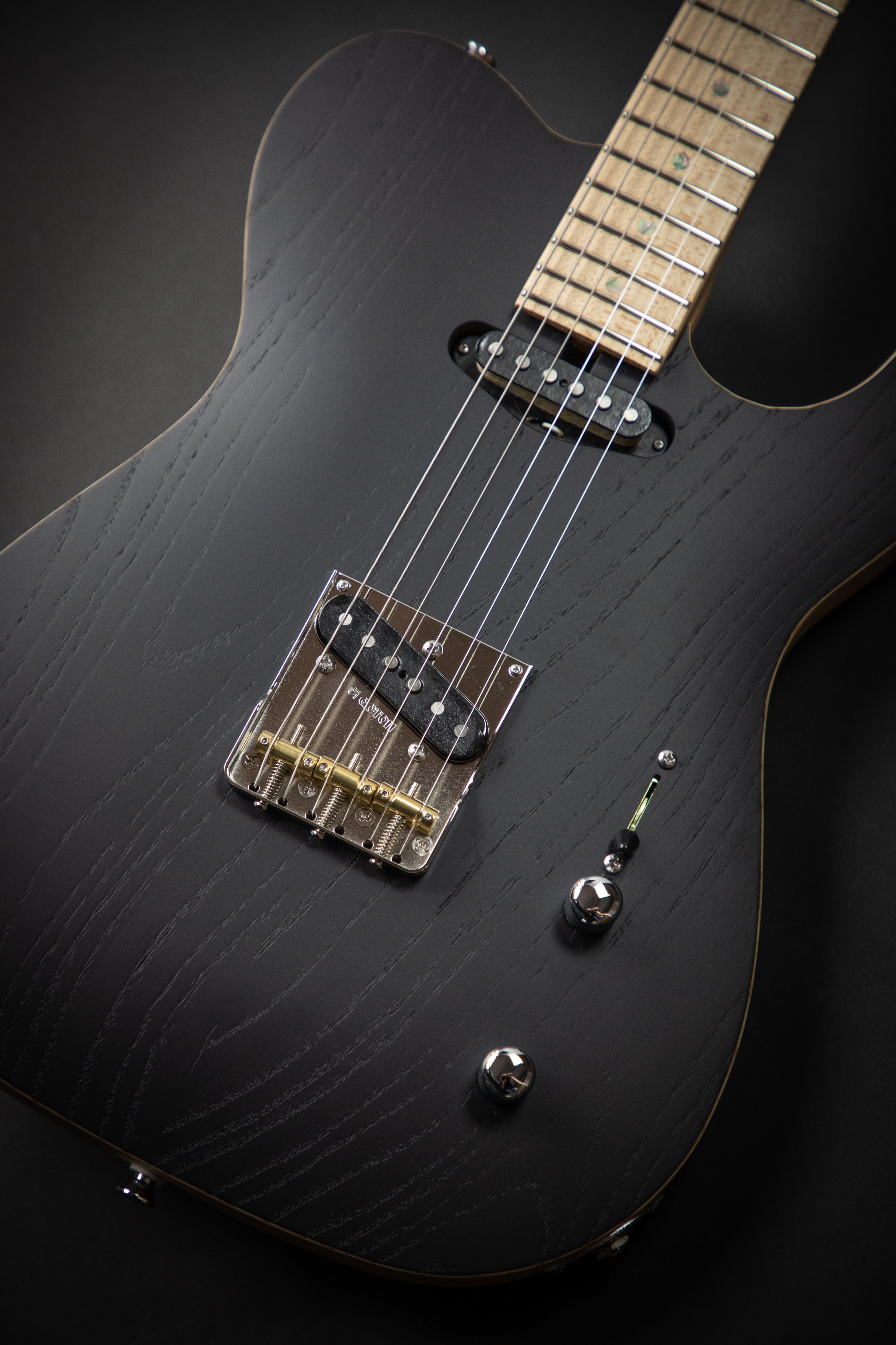 Saito S-622TLC Custom Black Open Pore (191018) – Guitars Rebellion