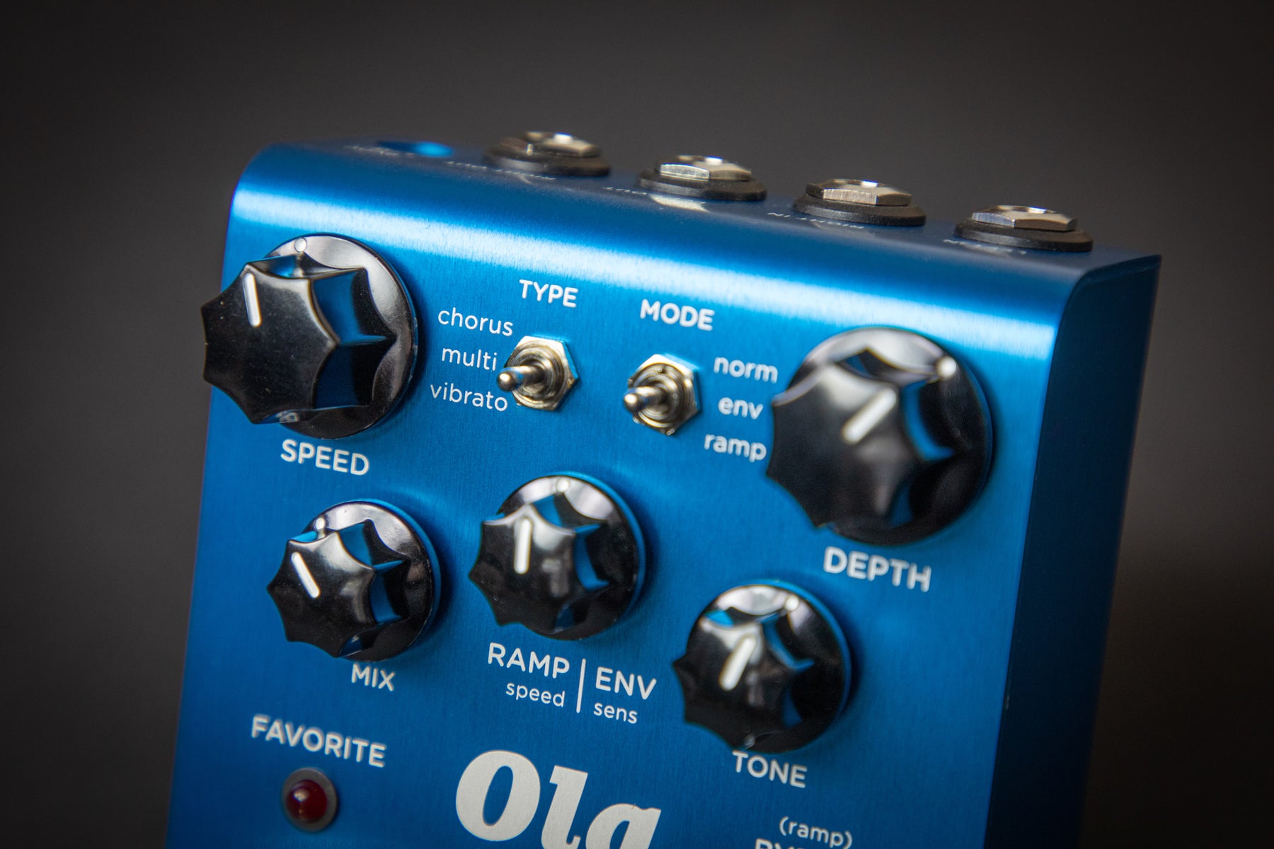 Strymon Ola dBucket Chorus and Vibrato Guitar Effects Pedal for Electric  and Acoustic Guitar, Synths, Vocals and Keyboards