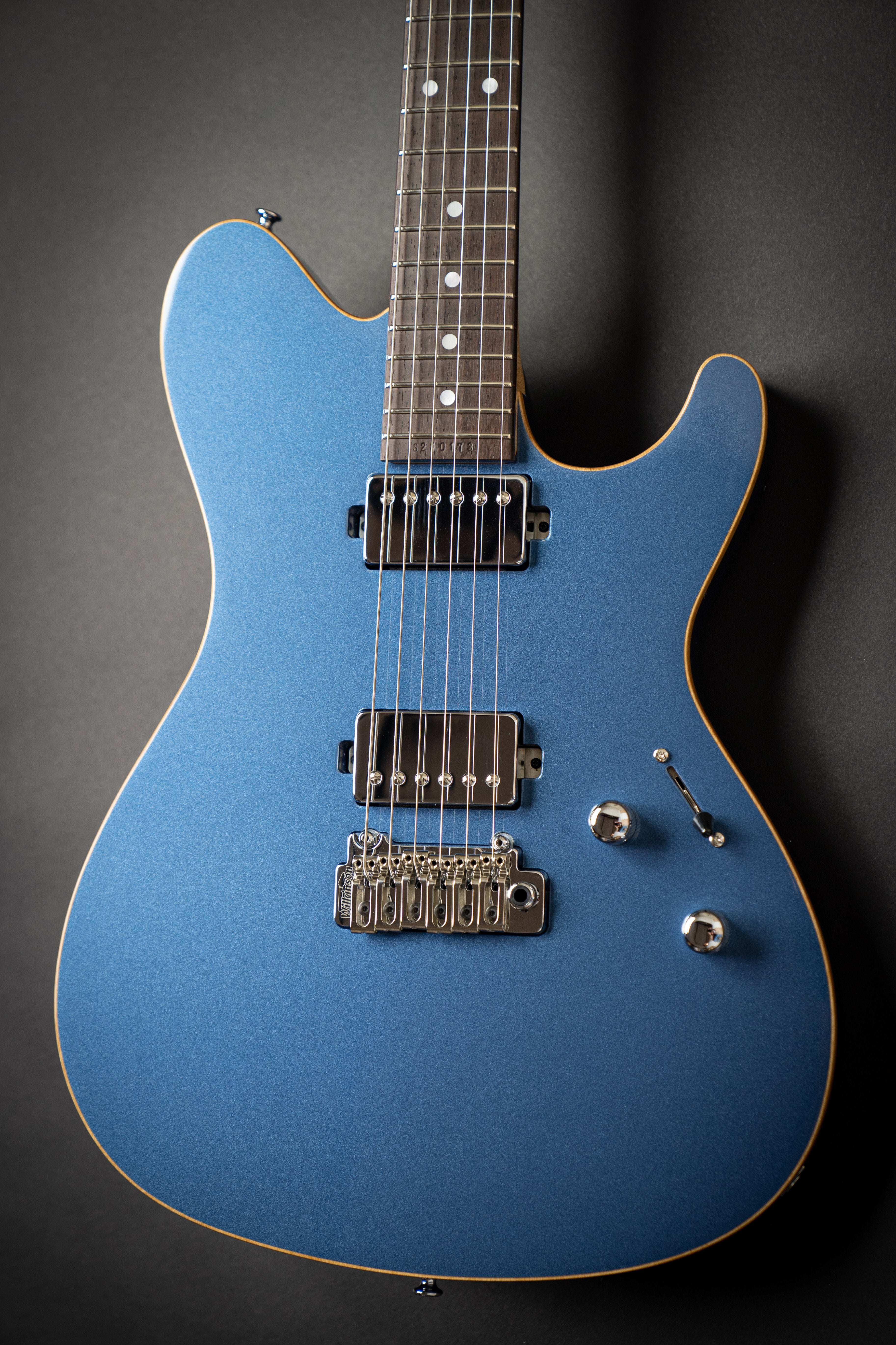 ギター Sugi DS496MLR BTN-WN/H-MAHO2P NAT-BK Sugi DS496 MLR Pelham Blue Metallic (S210173) – Guitars Rebellion