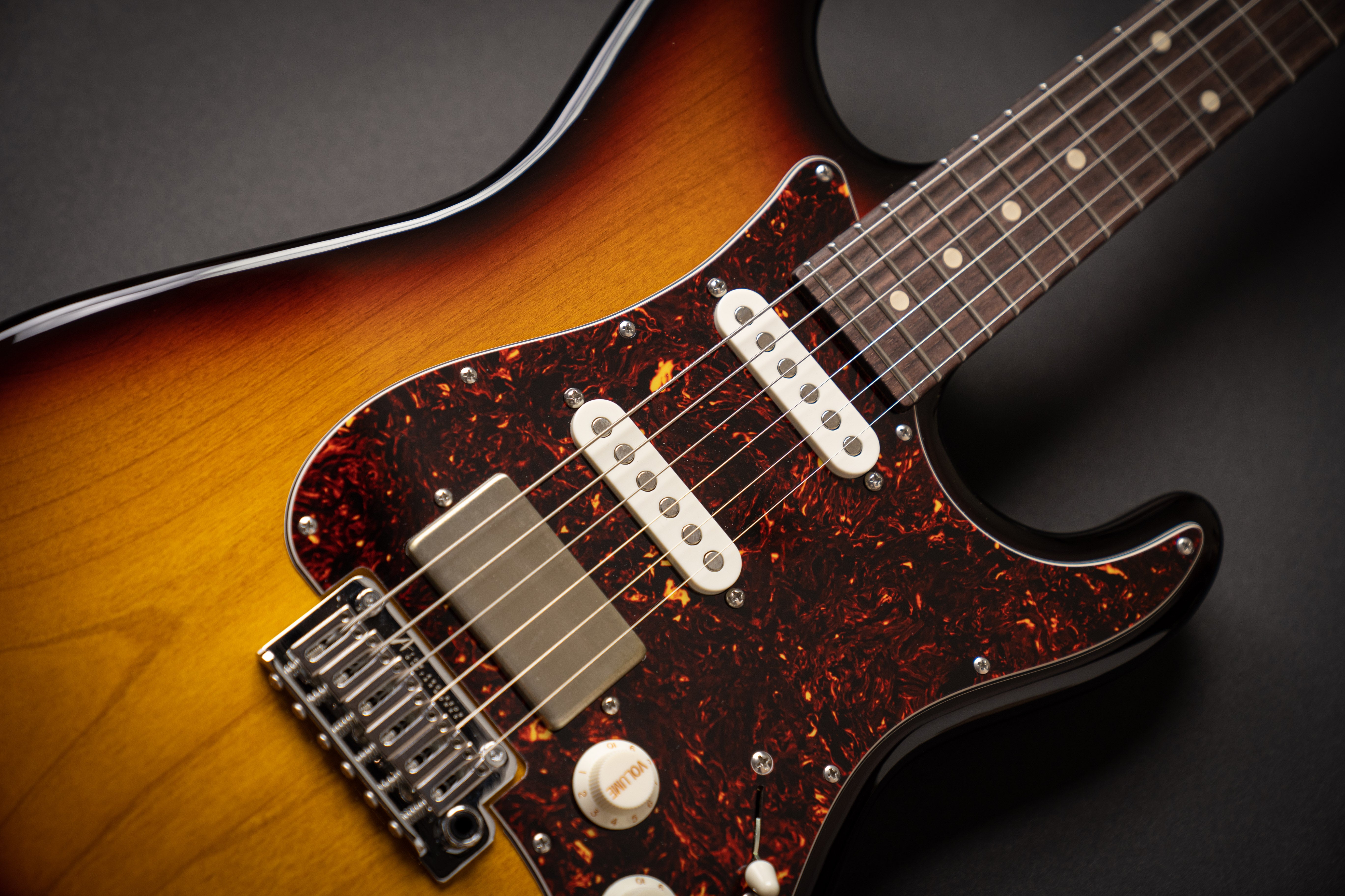 Tom Anderson Icon Classic 3 Color Burst (062321P) – Guitars Rebellion