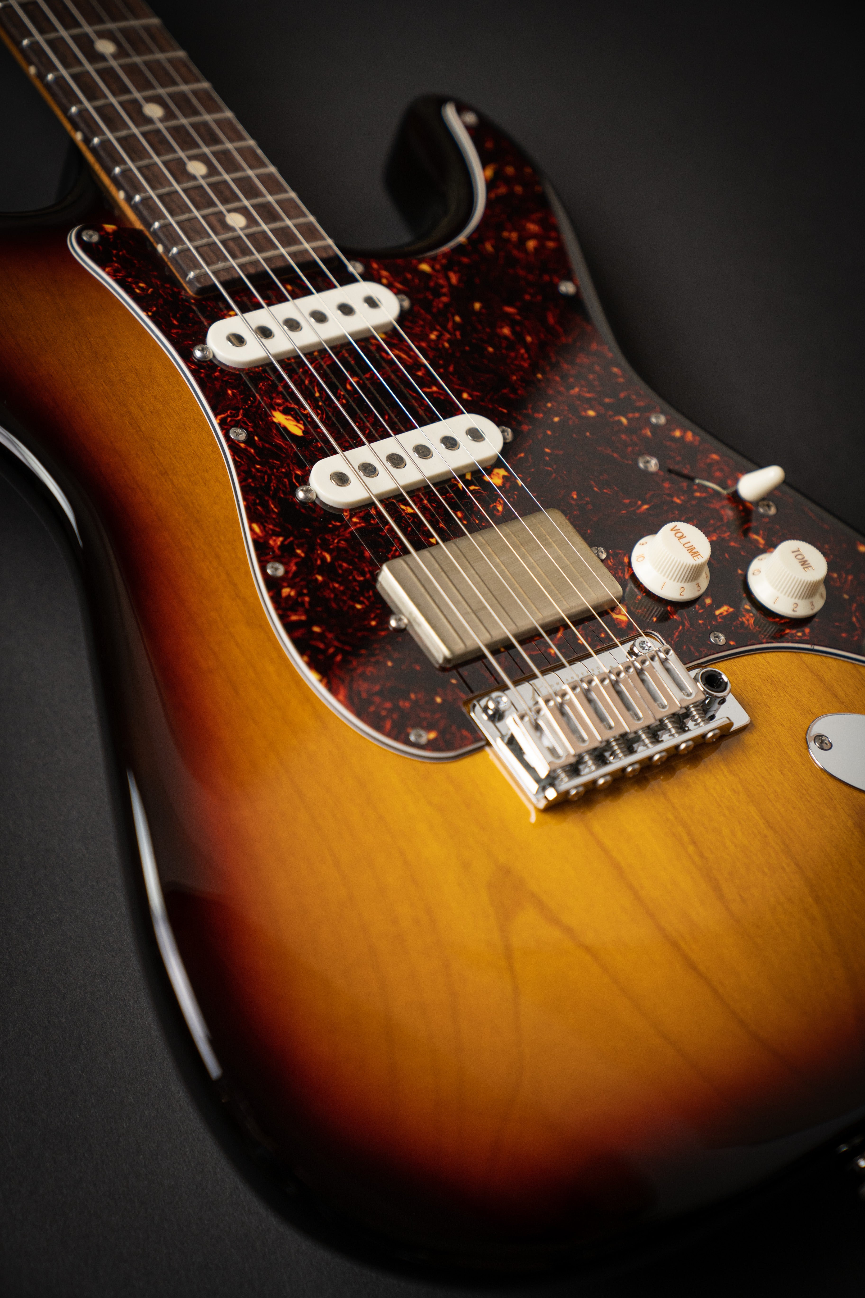 Tom Anderson Icon Classic 3 Color Burst (062321P) – Guitars Rebellion
