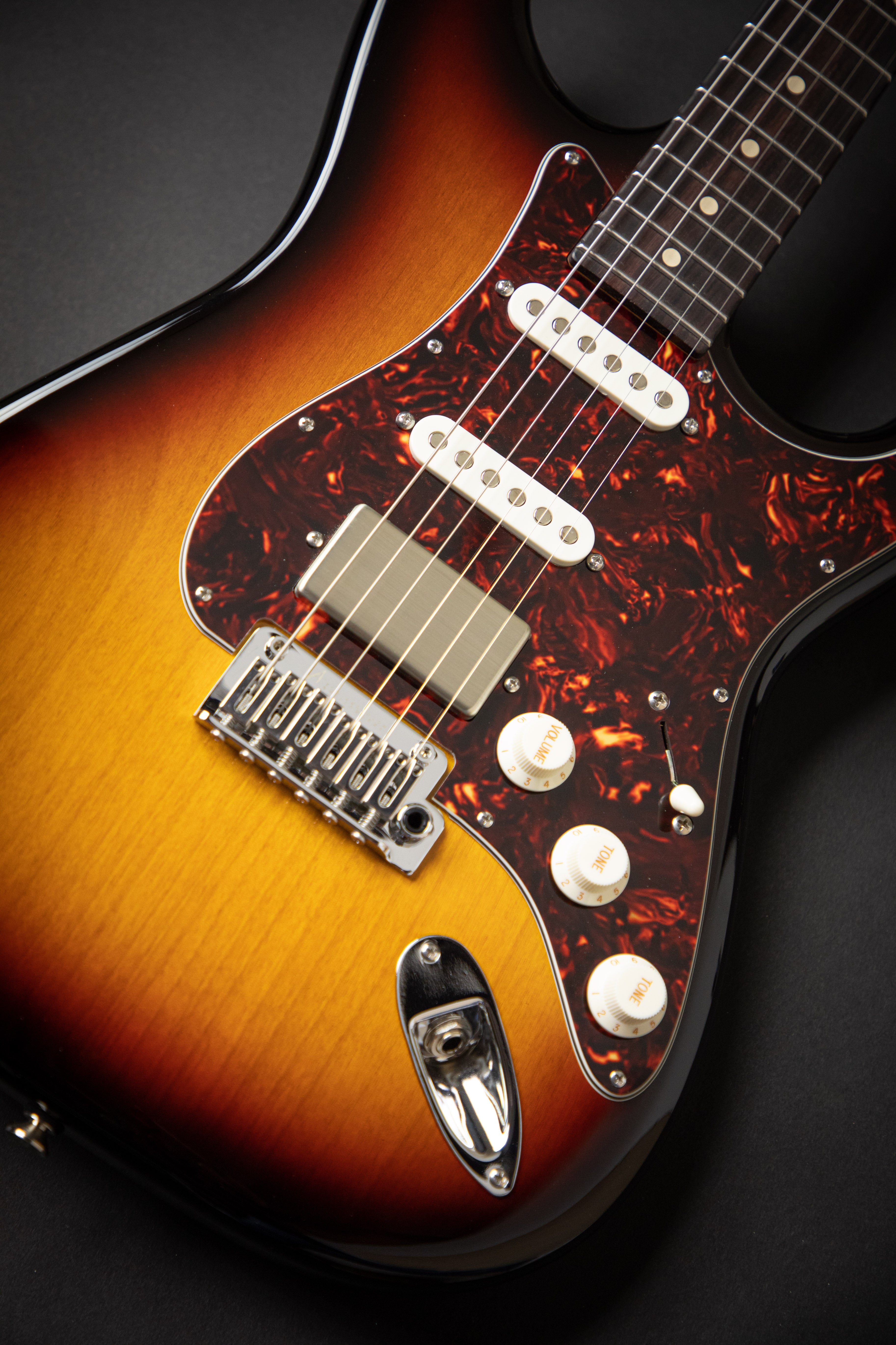 Tom Anderson Icon Classic 3 Color Burst (101320A) – Guitars Rebellion