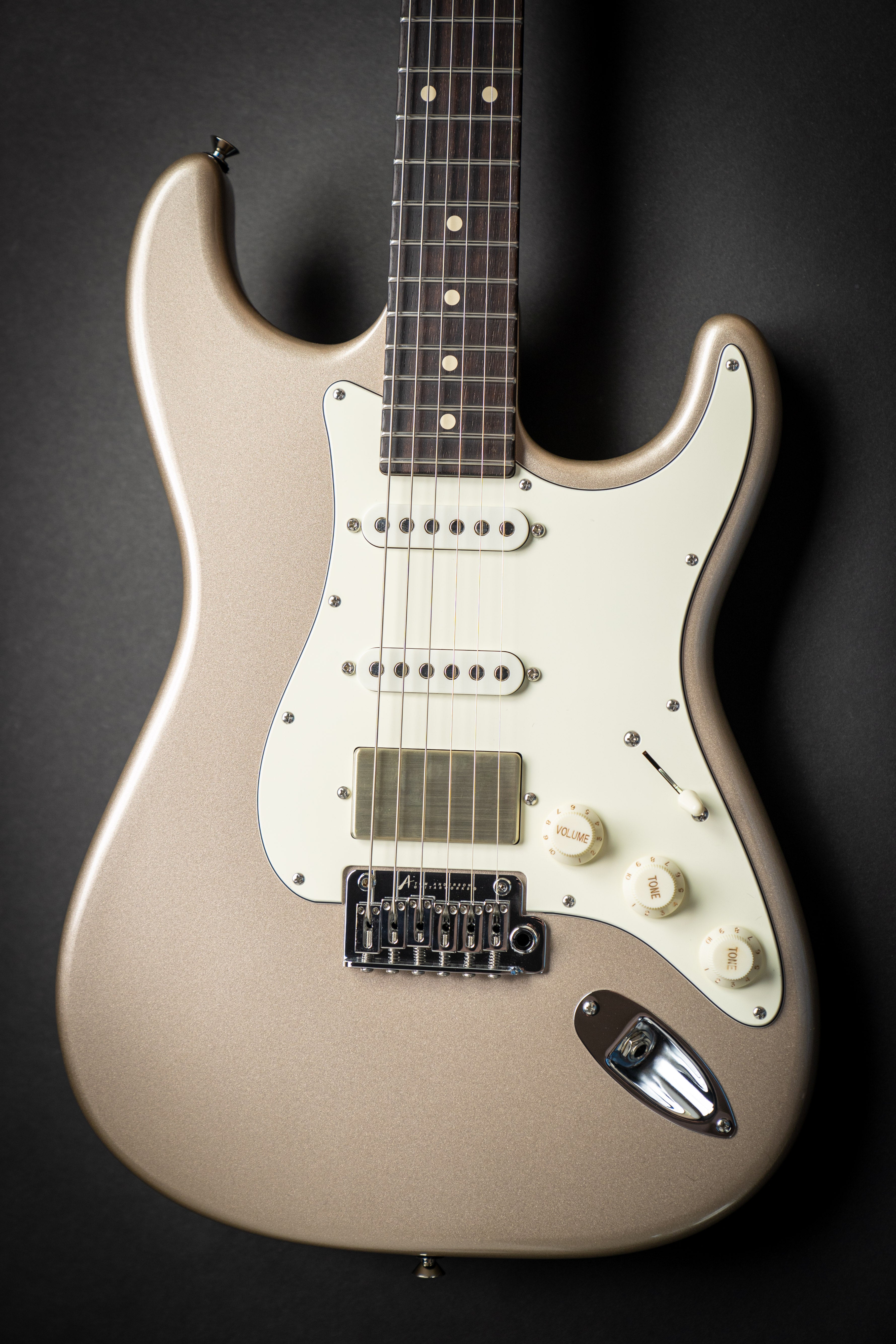Tom Anderson Icon Classic Shoreline Gold (061622N) – Guitars Rebellion