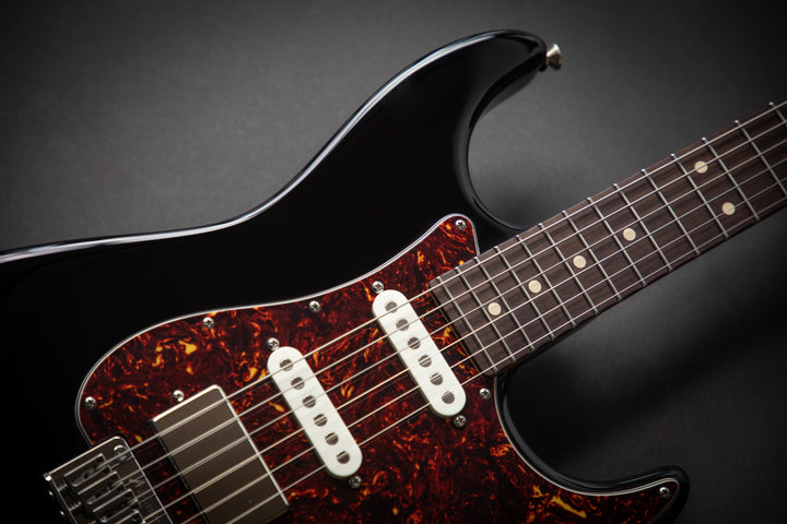 The Classic Black (010719A)